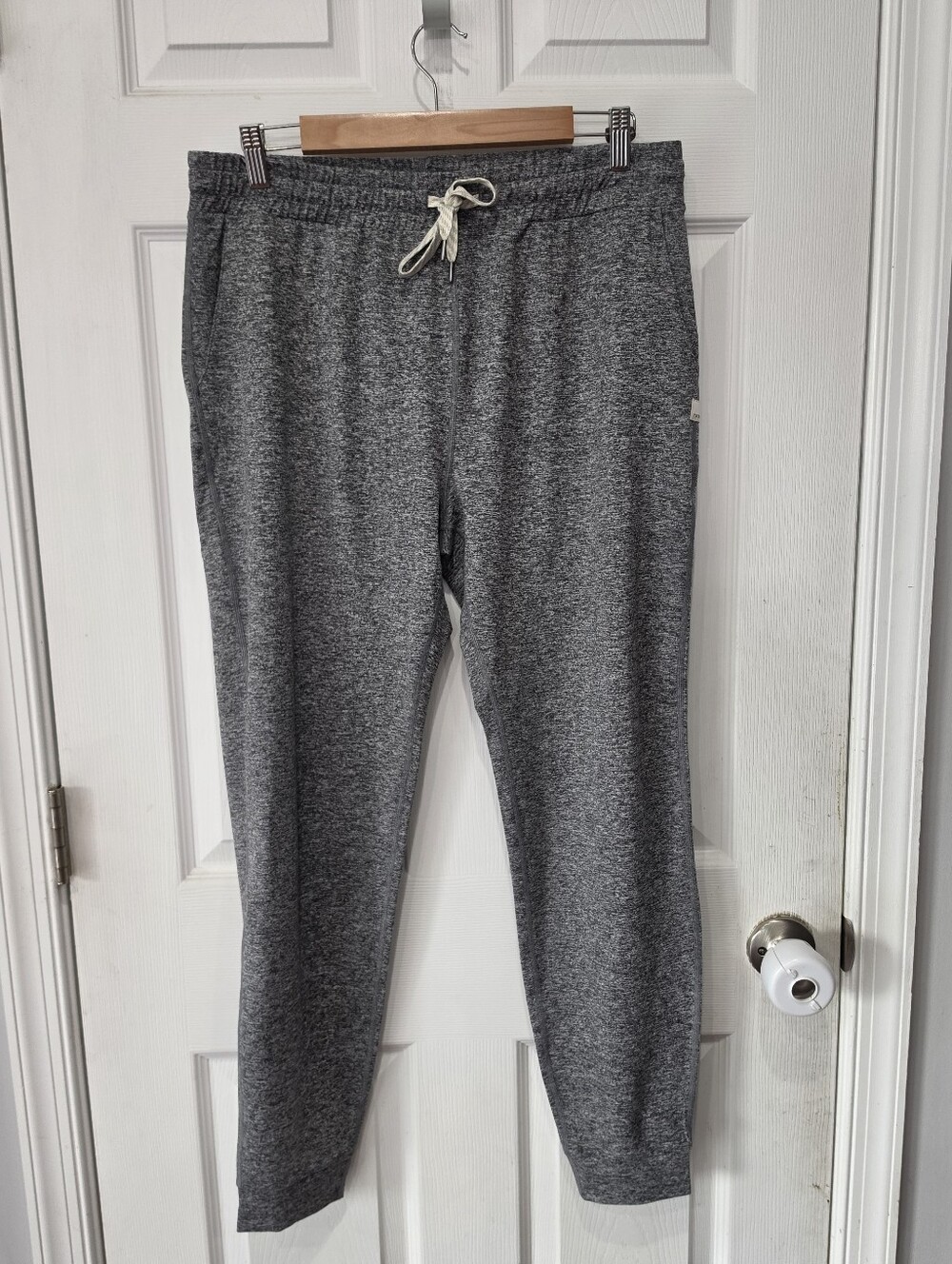 Vuori Women's Performance Jogger Size Large Long Heather Gray